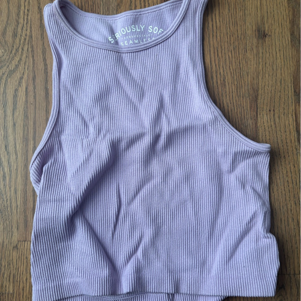 High neck athletic shirt
